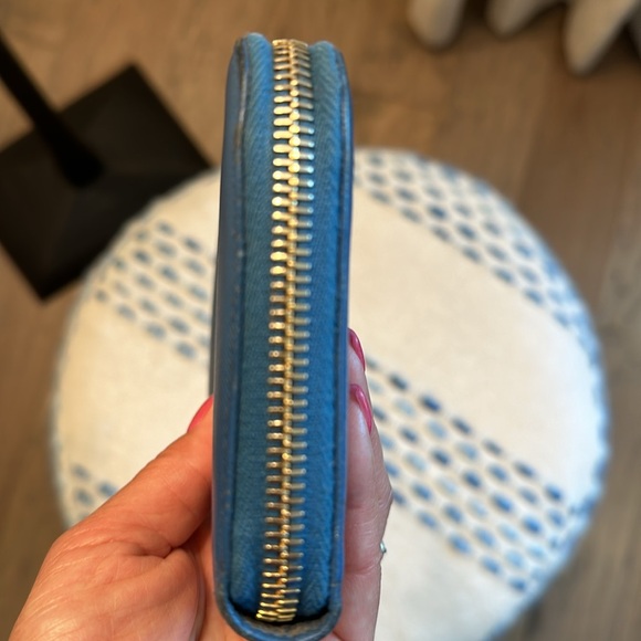 Authentic Prada Long Zippy Wallet in GUC - Picture 5 of 12